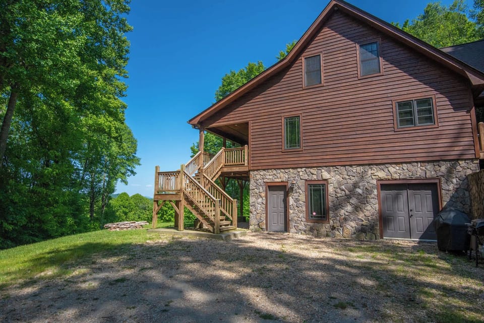 Welcome to The Gathering Place, a Group Rental in the Mountains of Creston NC.