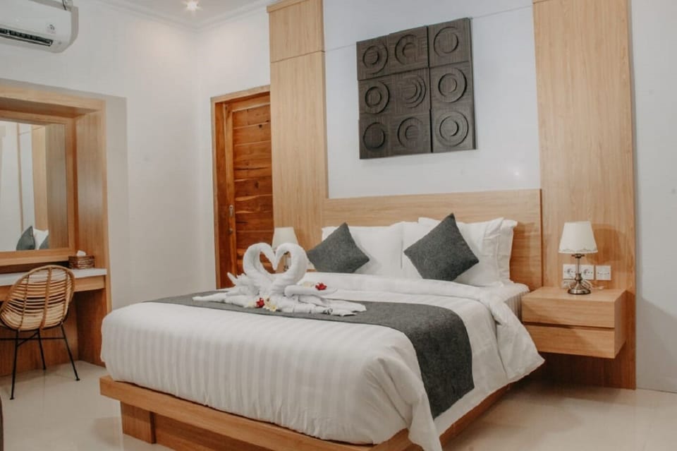 Junior Suite Room | In-room safe, desk, free WiFi, bed sheets
