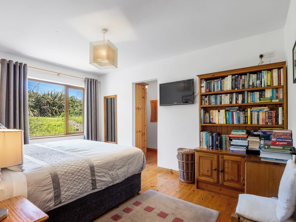 Master Bedroom (Super-King bed)