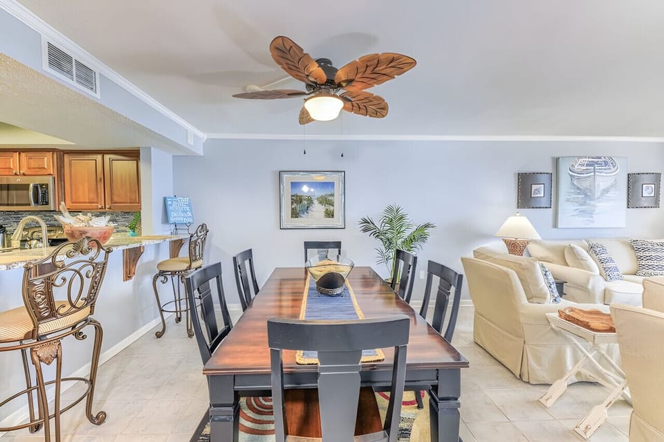 Dining table and snack bar - room for everyone