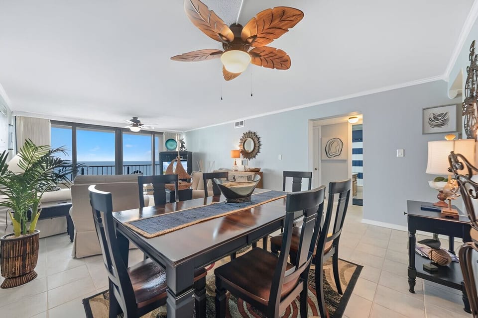 Dining area with plenty of seating