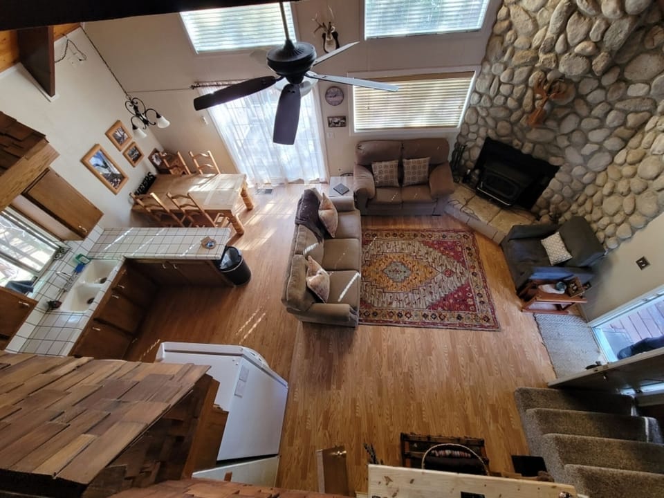 Beautiful open living area to kitchen. HD Tv with DirecTV and Surround sound.