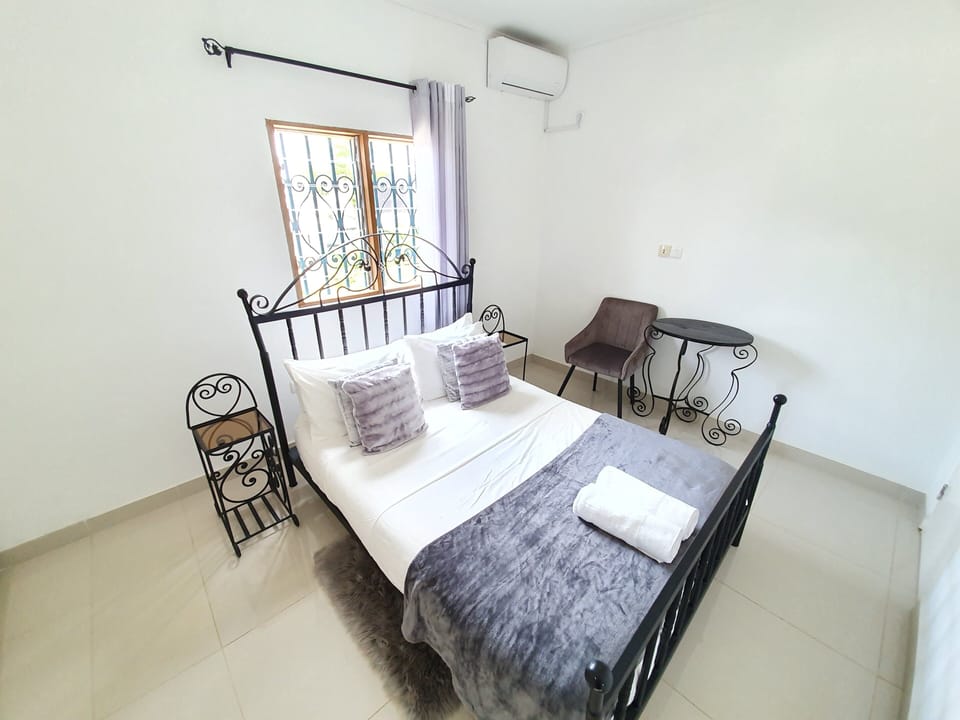 2 bedrooms, premium bedding, iron/ironing board, free WiFi