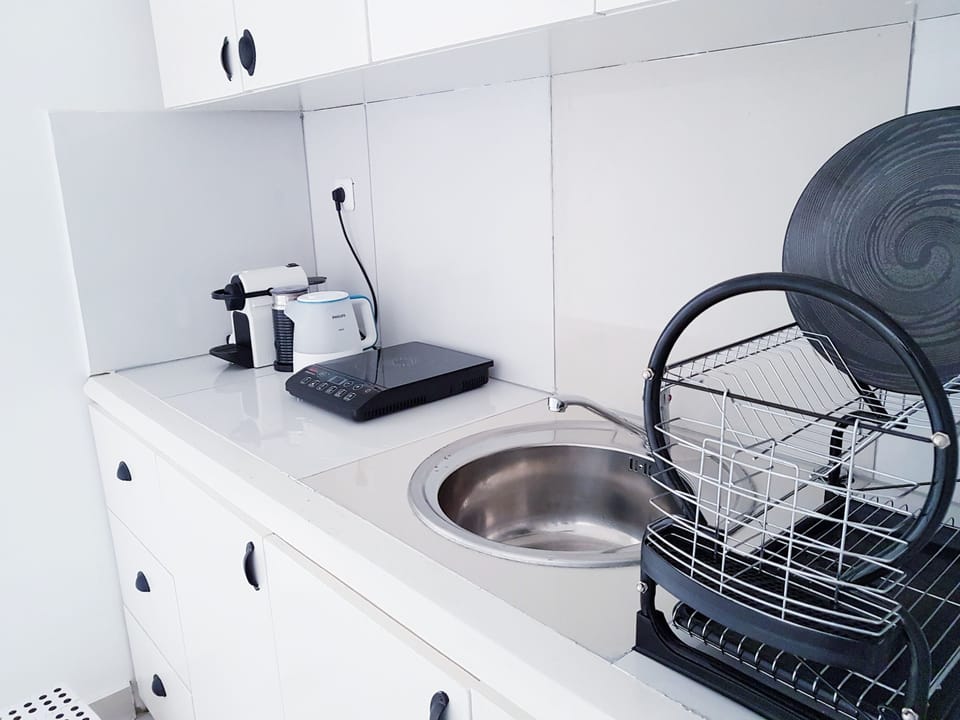 Executive Apartment, Non Smoking, City View | Private kitchen | Full-size fridge, microwave, oven, stovetop