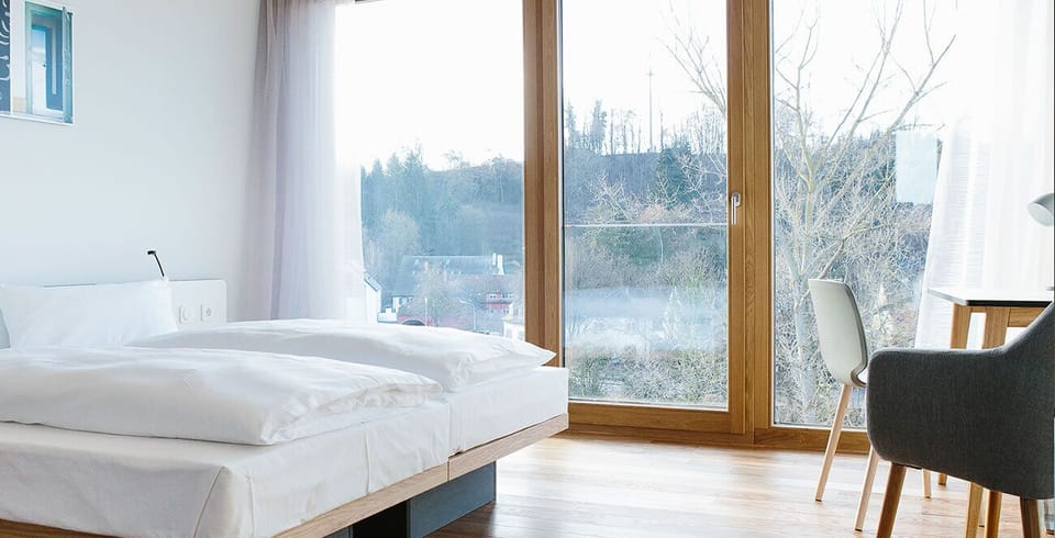 Hypo-allergenic bedding, desk, soundproofing, free WiFi