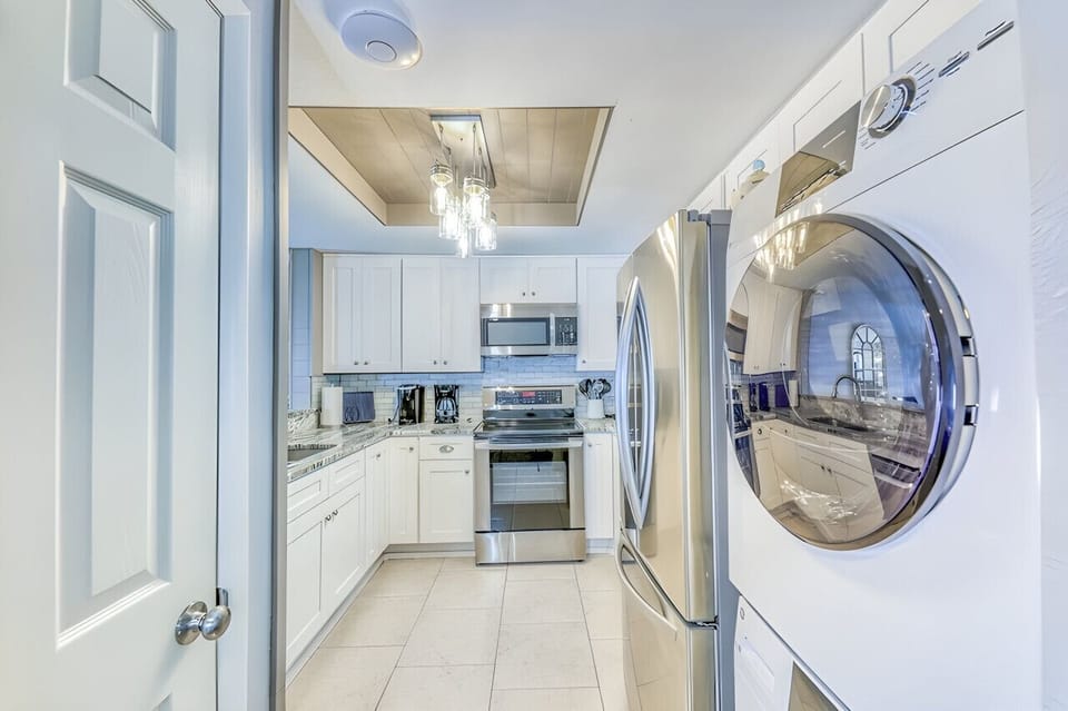 Full kitchen