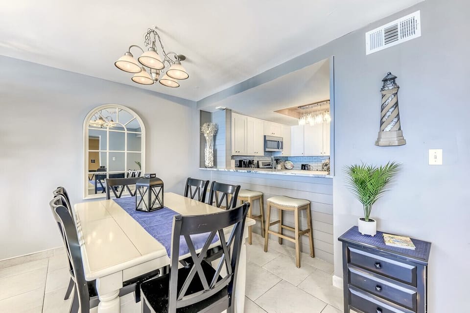 Dining area with snack bar