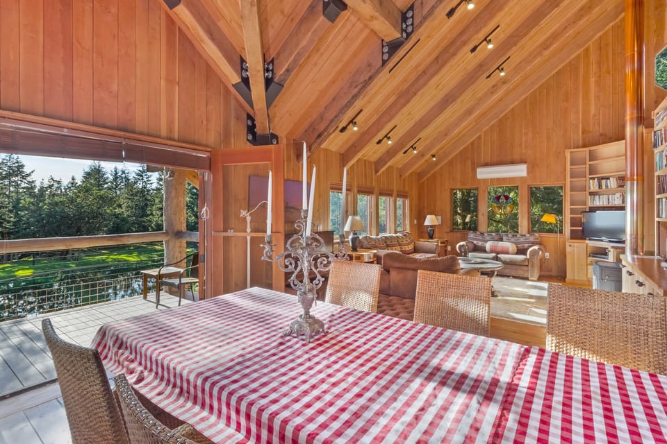 Dining room table seats 10 (or more)