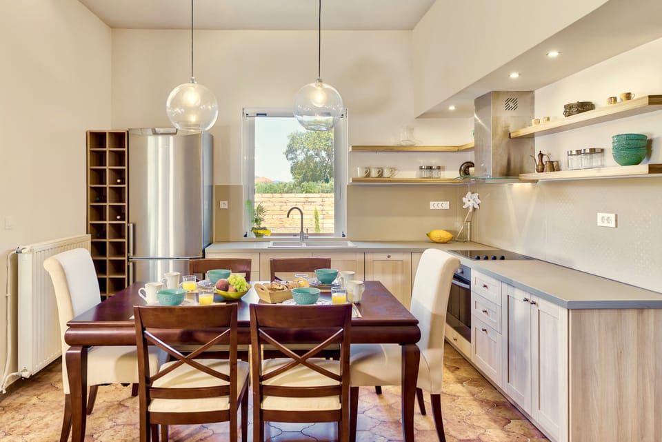 Comfort Villa, 5 Bedrooms, Private Pool | In-room dining