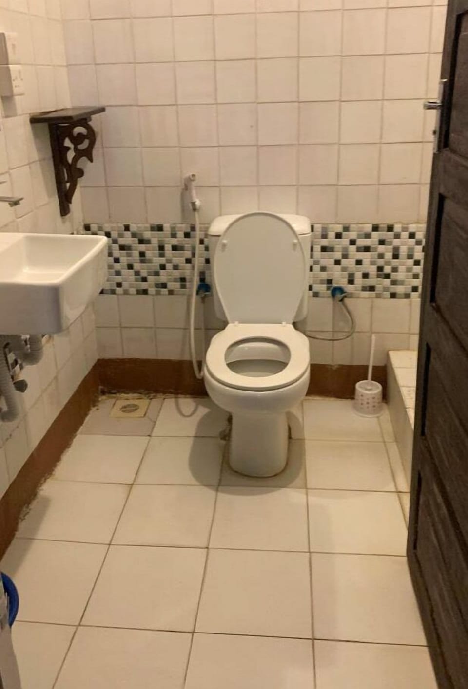 Standard Double Room, 2 Bedrooms | Bathroom | Shower, rainfall showerhead, free toiletries, slippers