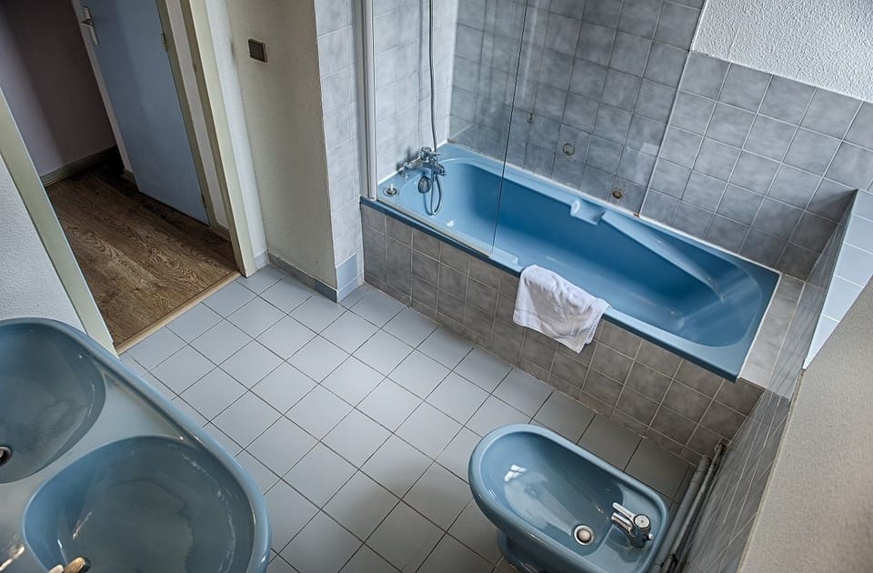 Double Room, Bathtub | Bathroom | Free toiletries, hair dryer, towels