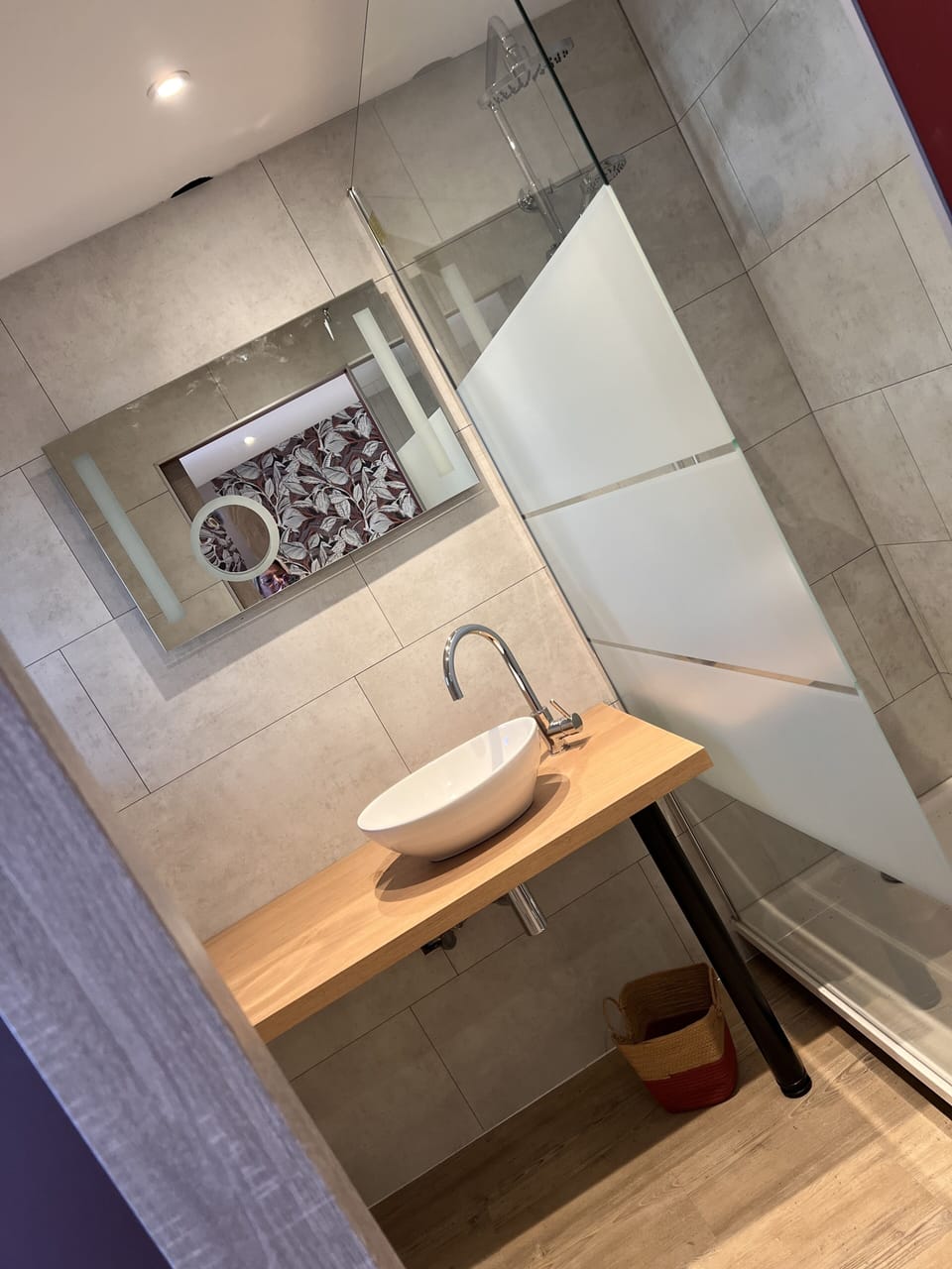 Double Shower | Bathroom | Free toiletries, hair dryer, towels