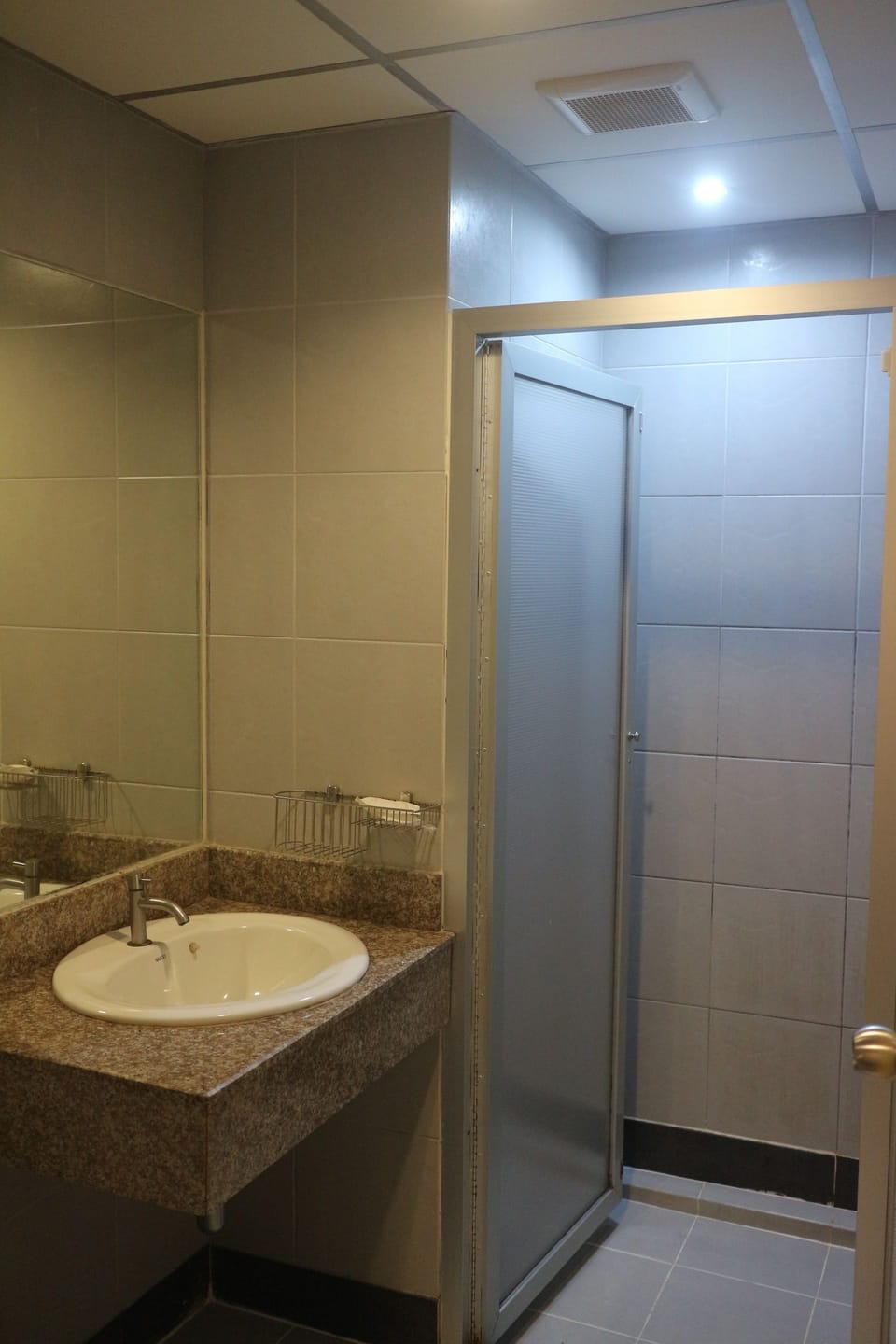 Superior Double room - Free Airport pick Up & Drop Off | Bathroom shower