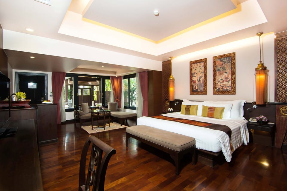 Royal Villa | Pillowtop beds, in-room safe, desk, blackout drapes