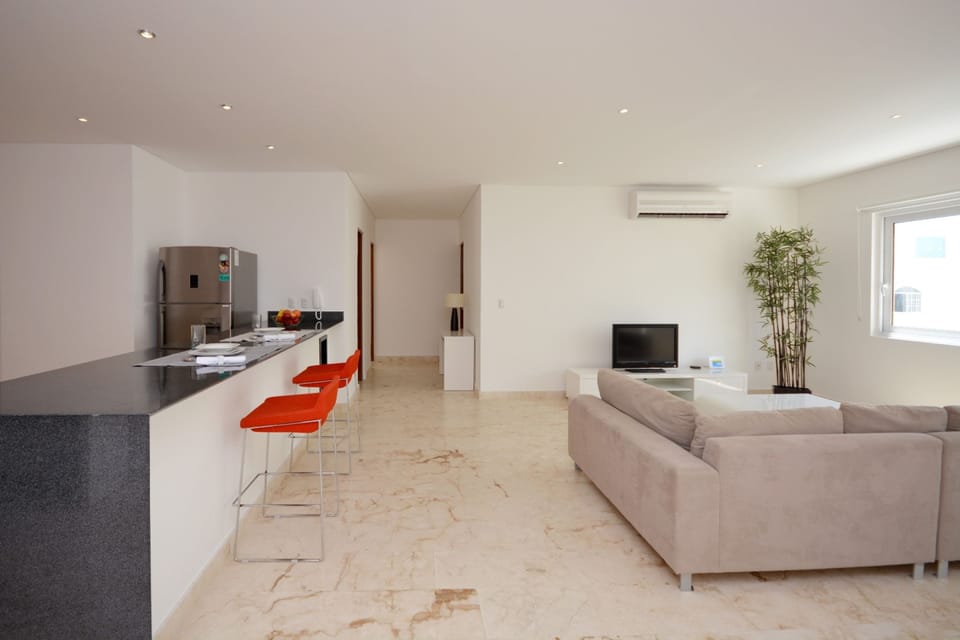Apartment | Living area | Flat-screen TV