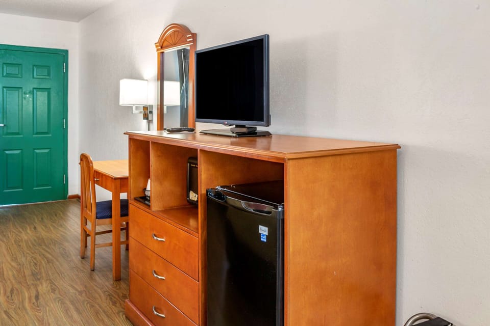 Desk, iron/ironing board, WiFi (free), alarm clocks
