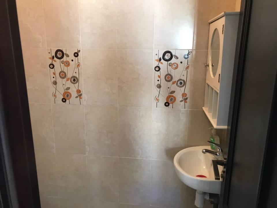 Apartment, 2 Bedrooms | Bathroom sink