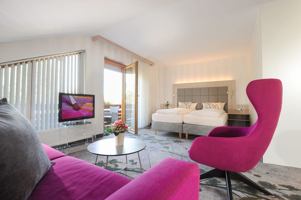 Junior Studio Suite | Desk, WiFi (free), bed sheets