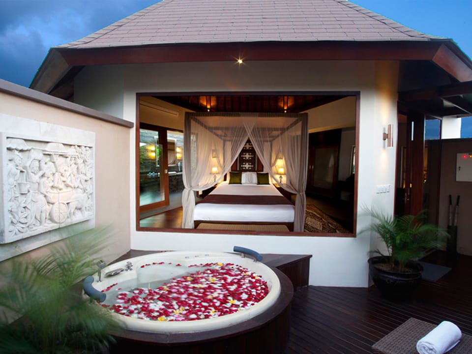 Suite, 1 Bedroom, Jetted Tub | Minibar, in-room safe, desk, free WiFi