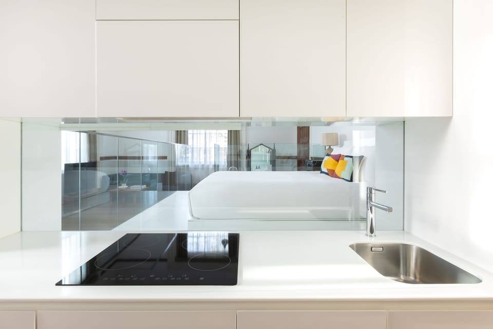 Signature Suite (Junior) | Private kitchen | Coffee/tea maker, electric kettle