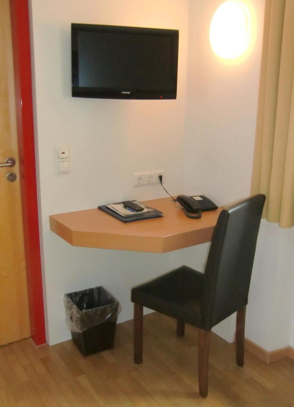 Single Room | Desk, laptop workspace, blackout drapes, iron/ironing board (on request)