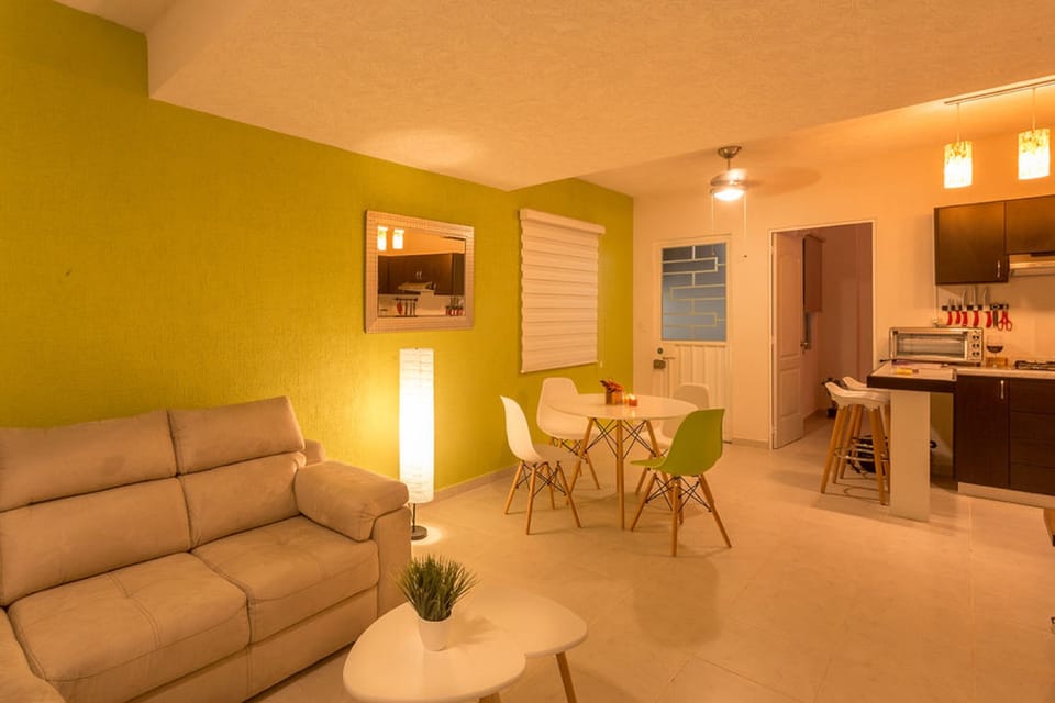 Holiday House, 3 bedrooms, 3 bathrooms, living room, and kitchen | Private kitchen | Fridge, microwave, oven, stovetop