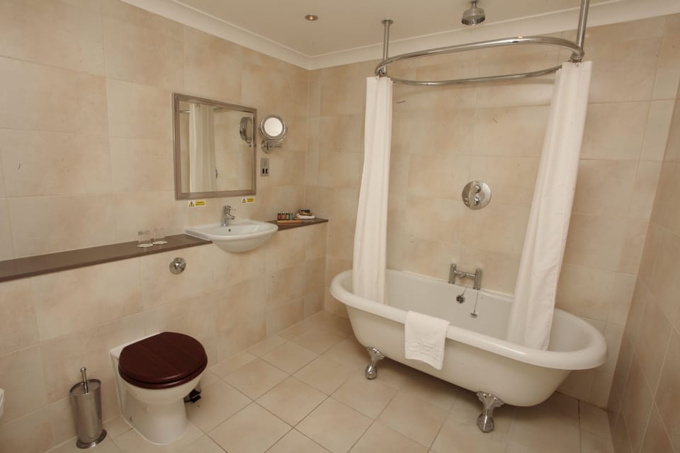 Suite | Deep soaking bathtub