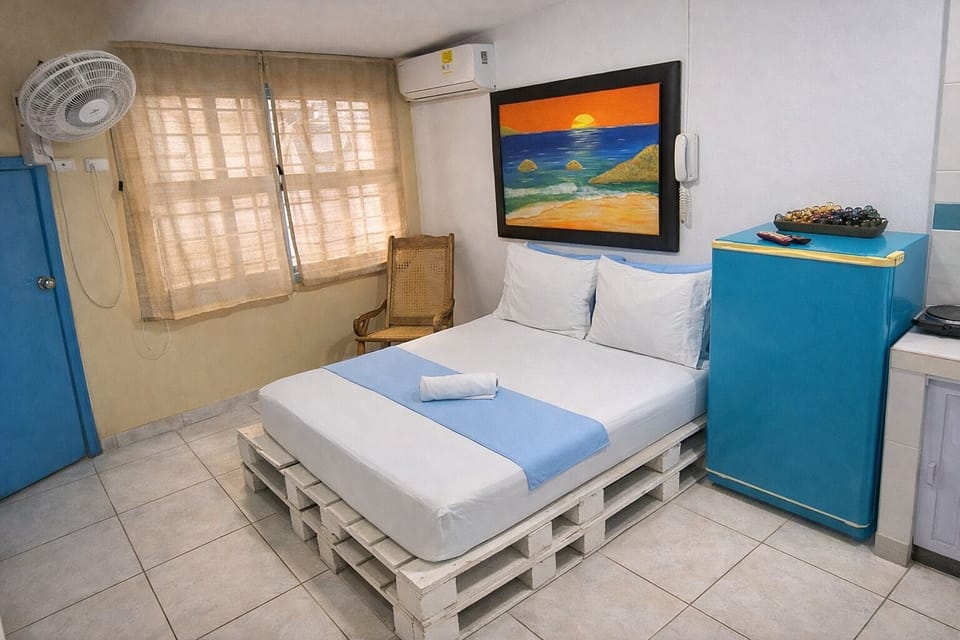 Design Triple Room, 1 Double Bed, Non Smoking | Minibar, laptop workspace, soundproofing, WiFi (free)