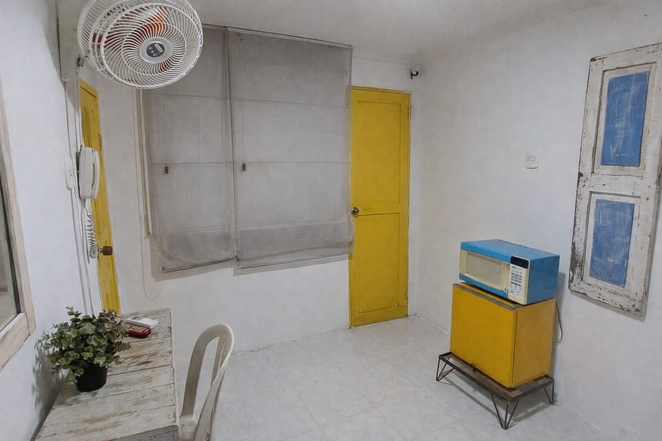 Design Single Room, 1 Large Twin Bed, Non Smoking | Minibar, laptop workspace, soundproofing, WiFi (free)