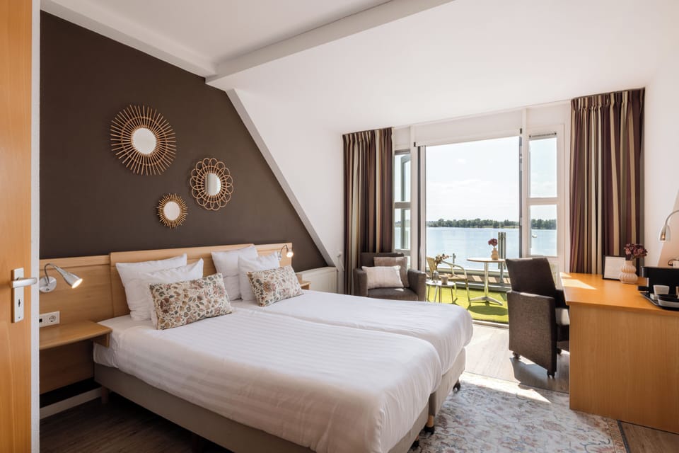 Deluxe Double Room, Lake View, Lakeside | Blackout drapes, soundproofing, cribs/infant beds, free WiFi