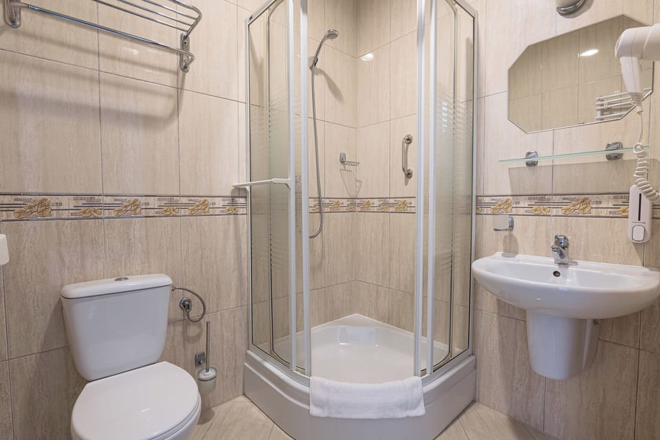 Shower, free toiletries, hair dryer, towels