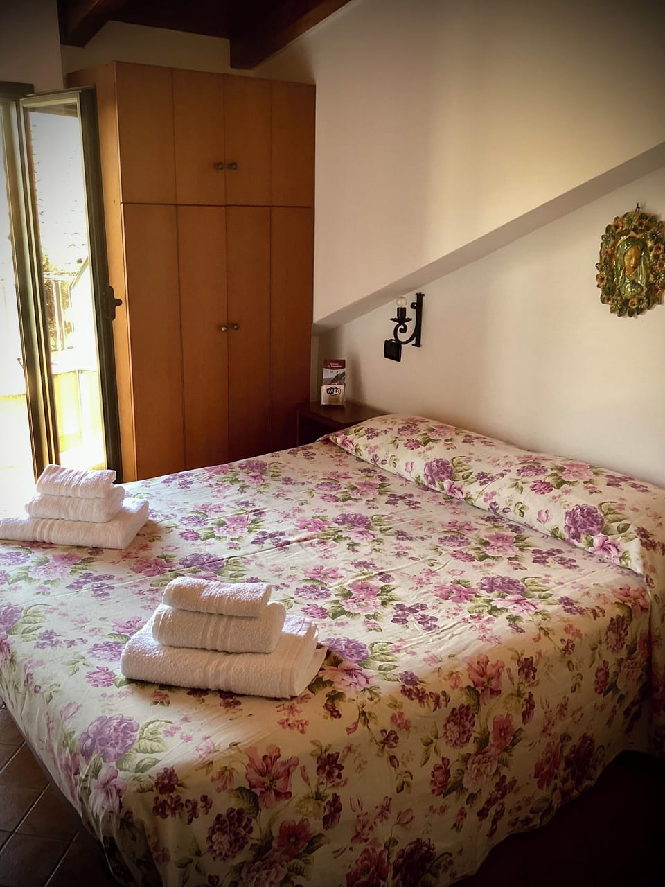 Double Room | Minibar, in-room safe, desk, cribs/infant beds
