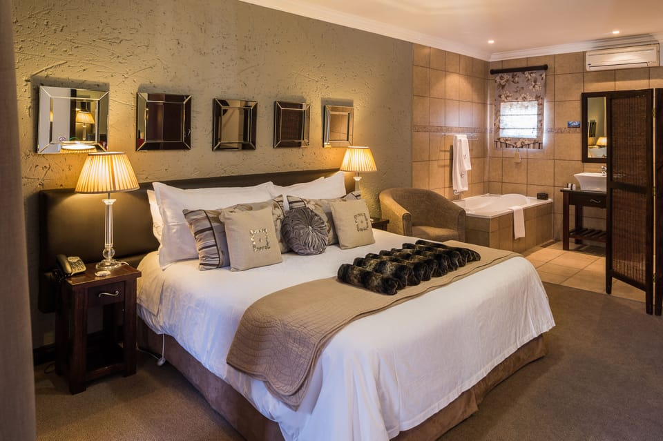 Superior Room | In-room safe, desk, WiFi (free), bed sheets
