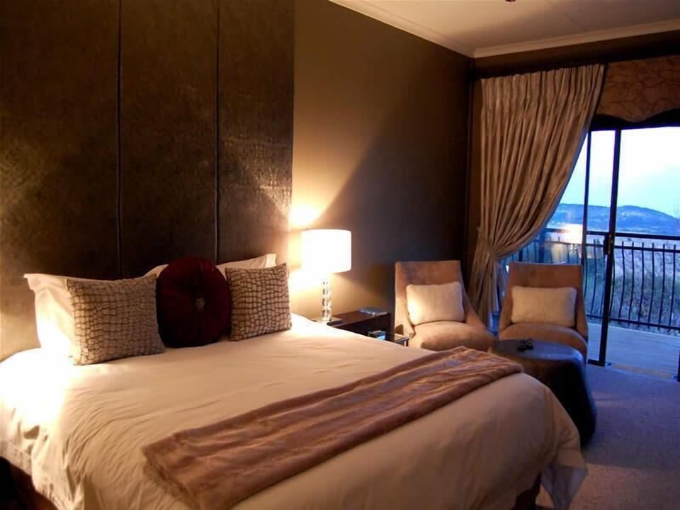Minibar (free items), desk, iron/ironing board (on request), WiFi (free)