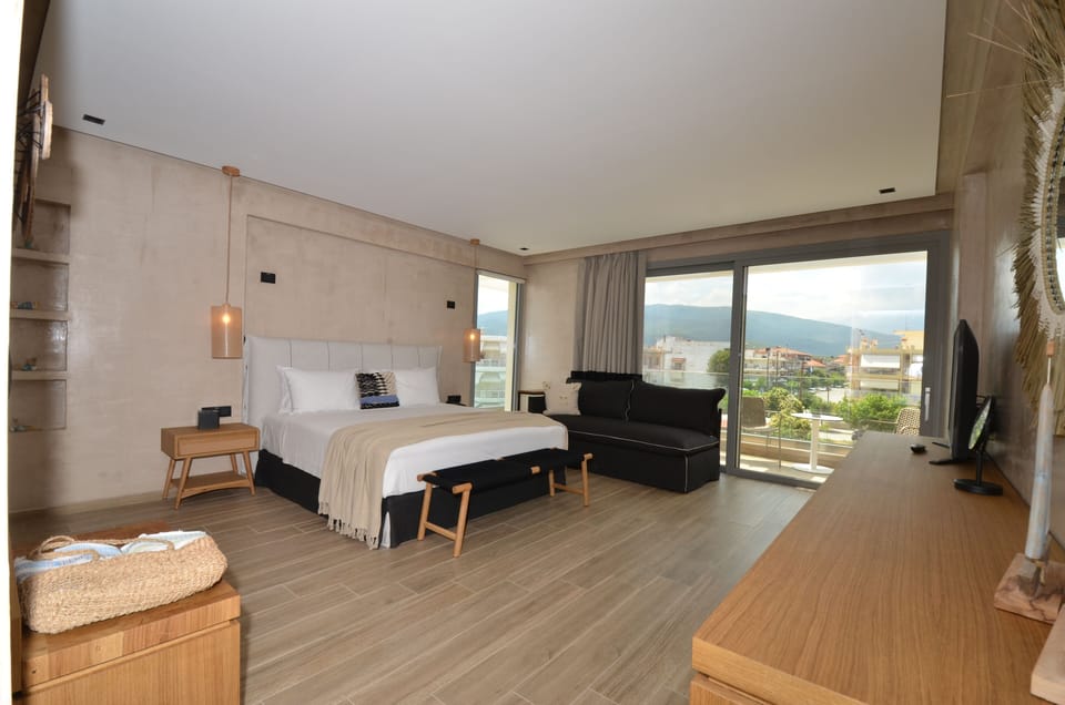 Deluxe Room (Smart Room) | Egyptian cotton sheets, premium bedding, Select Comfort beds
