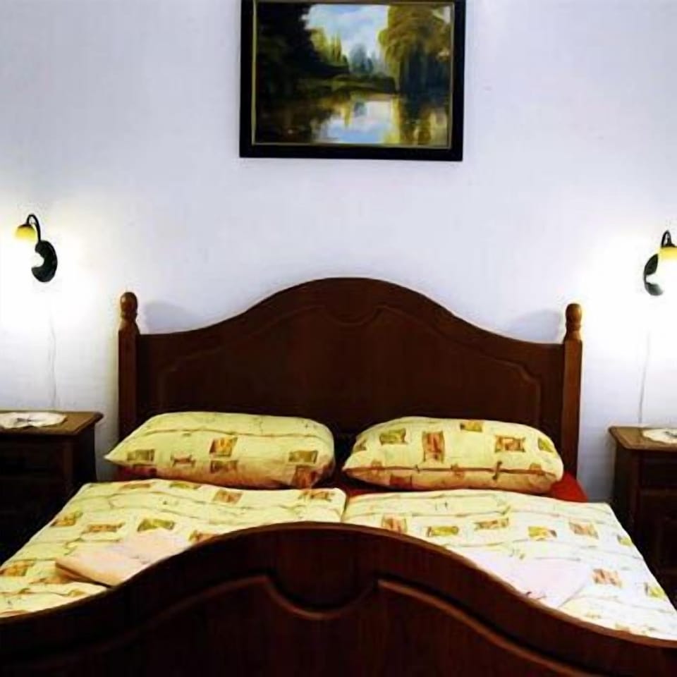 Standard Double or Twin Room | In-room safe, free WiFi, bed sheets