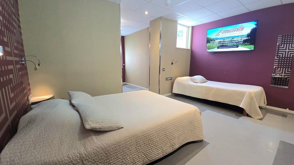 Triple Room | Desk, free WiFi, bed sheets