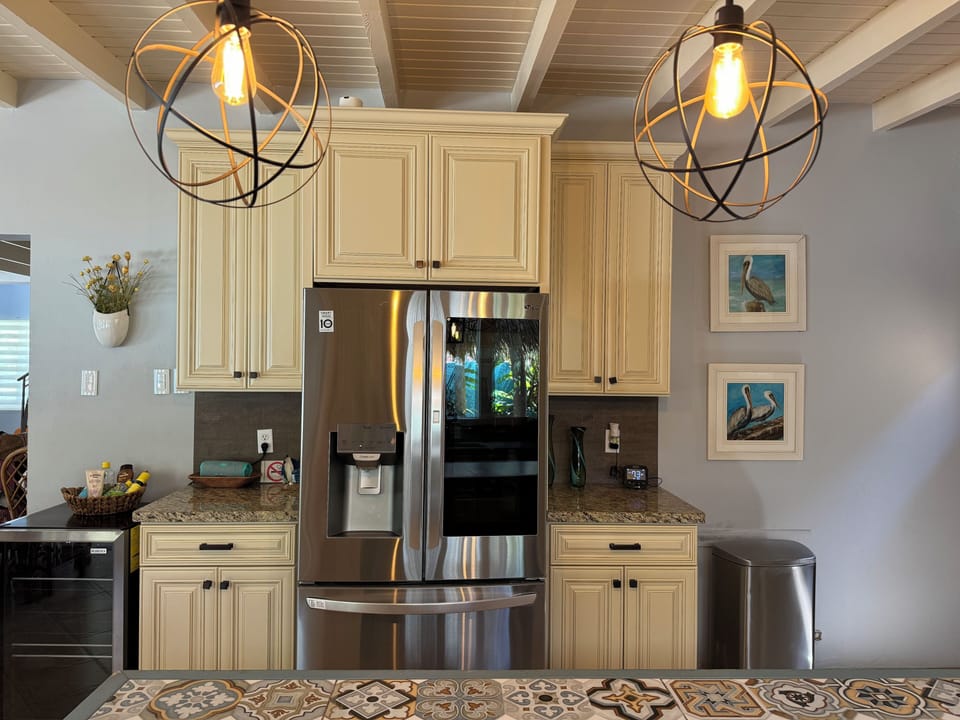 Fully stocked kitchen with extra beer/wine fridge