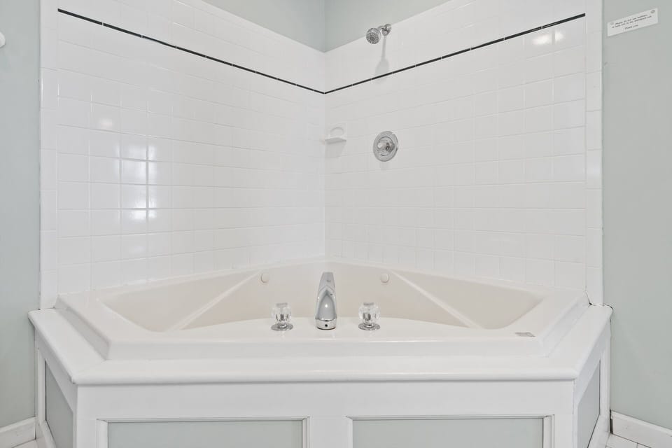 You will feel like you`re at the Spa in this marvelous master bath.