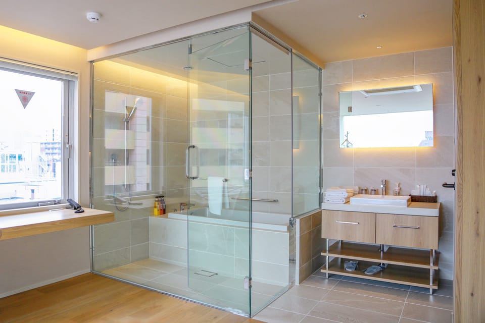 Deluxe Twin Room, Non Smoking | Bathroom | Free toiletries, hair dryer, bathrobes, slippers