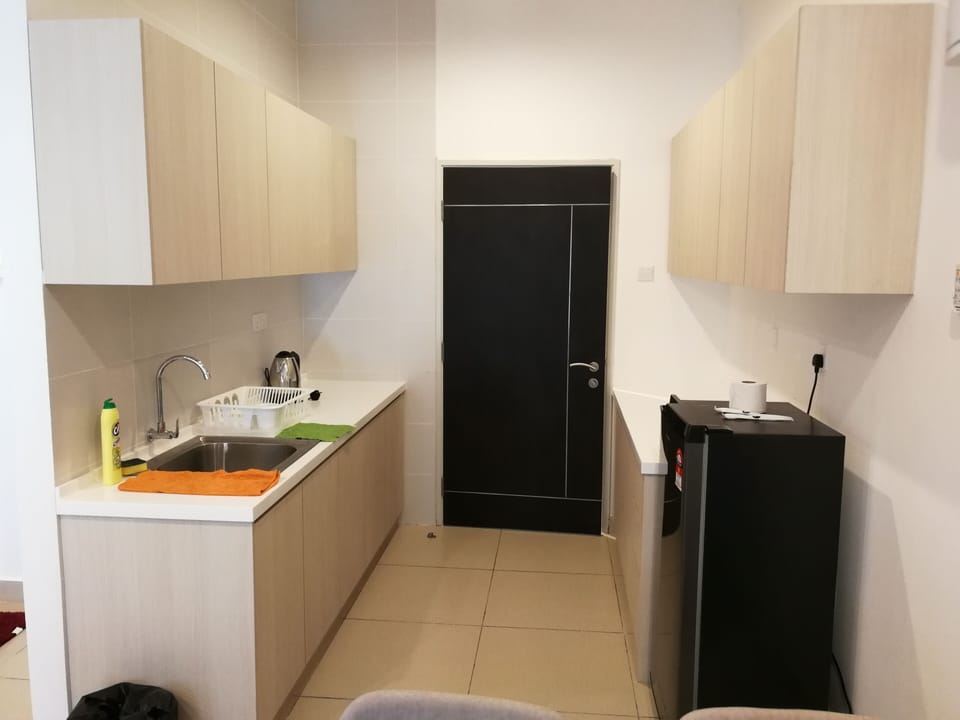 Basic Studio | Private kitchen | Fridge