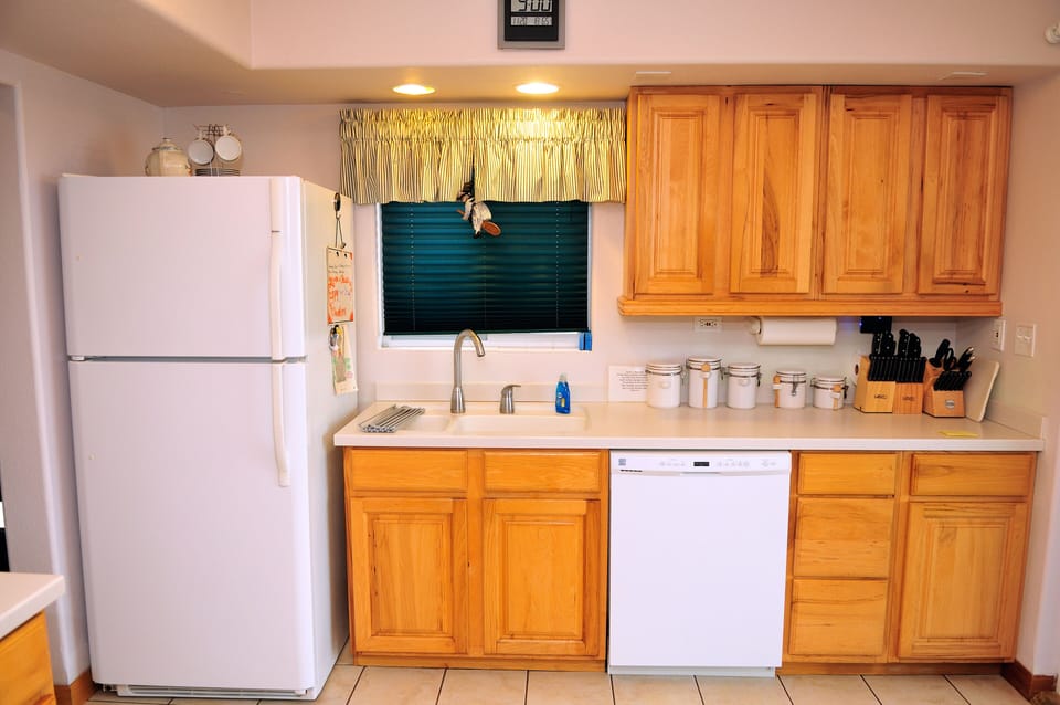 Kitchen South Wall