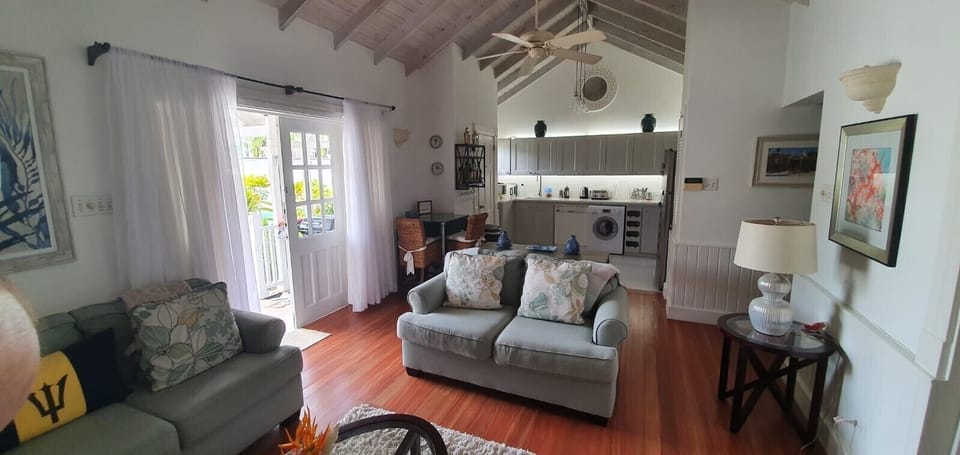 Open plan lounge and kitchen 