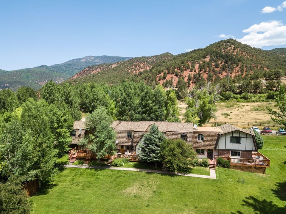 LOCATION! LOCATION! LOCATION! Central valley between Aspen and Glenwood.