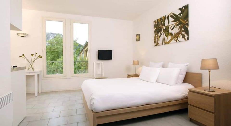 Classic Studio (studio 3 personnes) | Individually decorated, individually furnished, desk