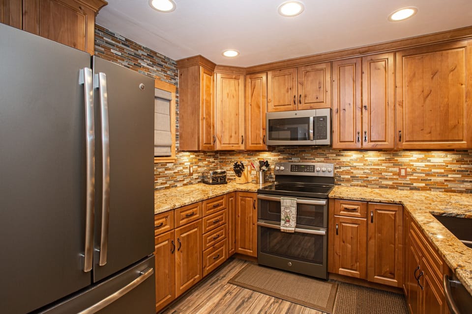 Remodeled Kitchen with double ovens. Fully stocked to host a large family.