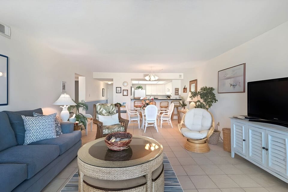View of the living, dining, and kitchen areas