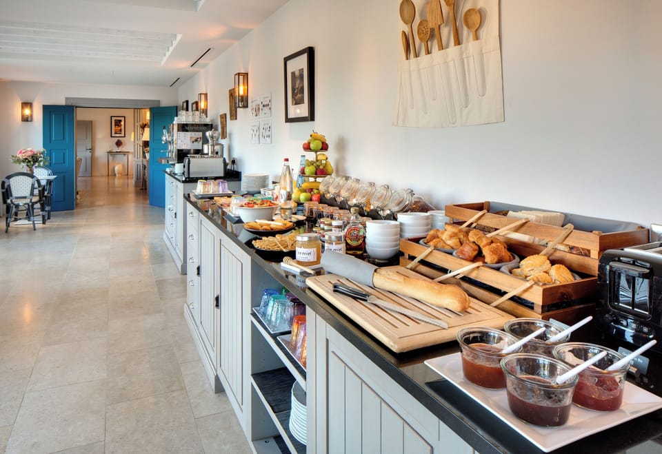 Daily buffet breakfast for a fee