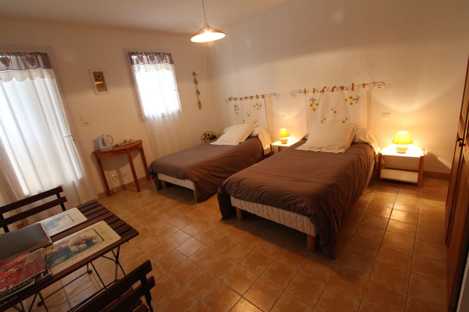 Standard Twin Room (Tournesol) | Free WiFi, bed sheets