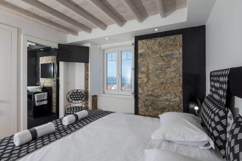 Standard Single Room (Quarto Arribas) | In-room safe, WiFi (free), bed sheets